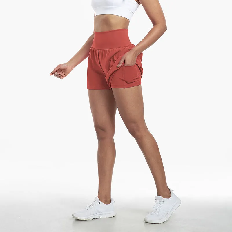 Højtaljede sportsshorts i falsk todelt design
