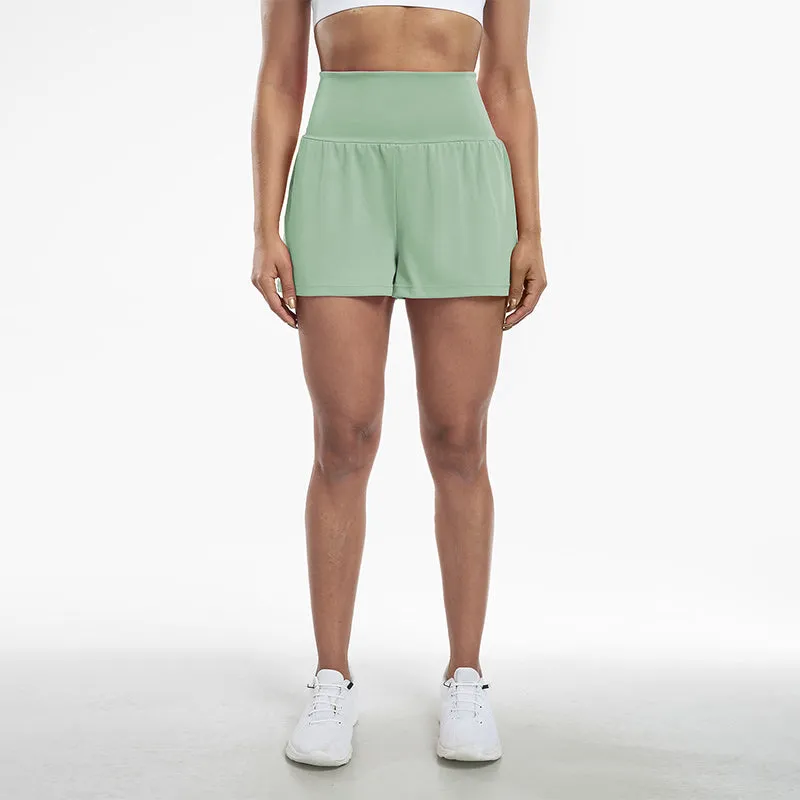 Højtaljede sportsshorts i falsk todelt design